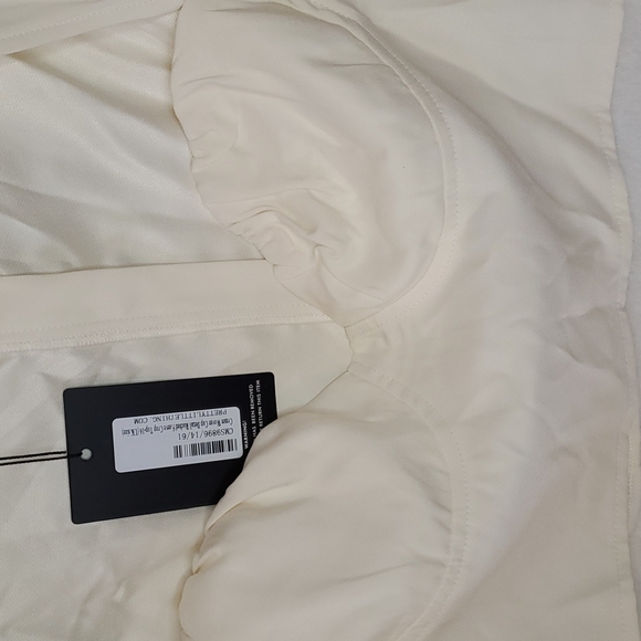 Pretty little thing woven cup crop top - Picture 6 of 7